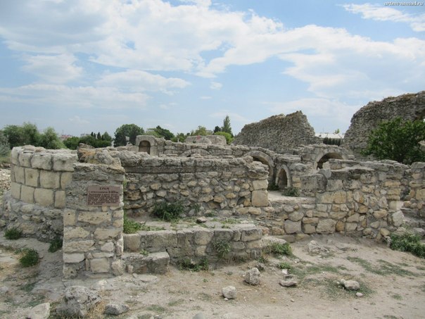 Развалины храма X-XIV веков